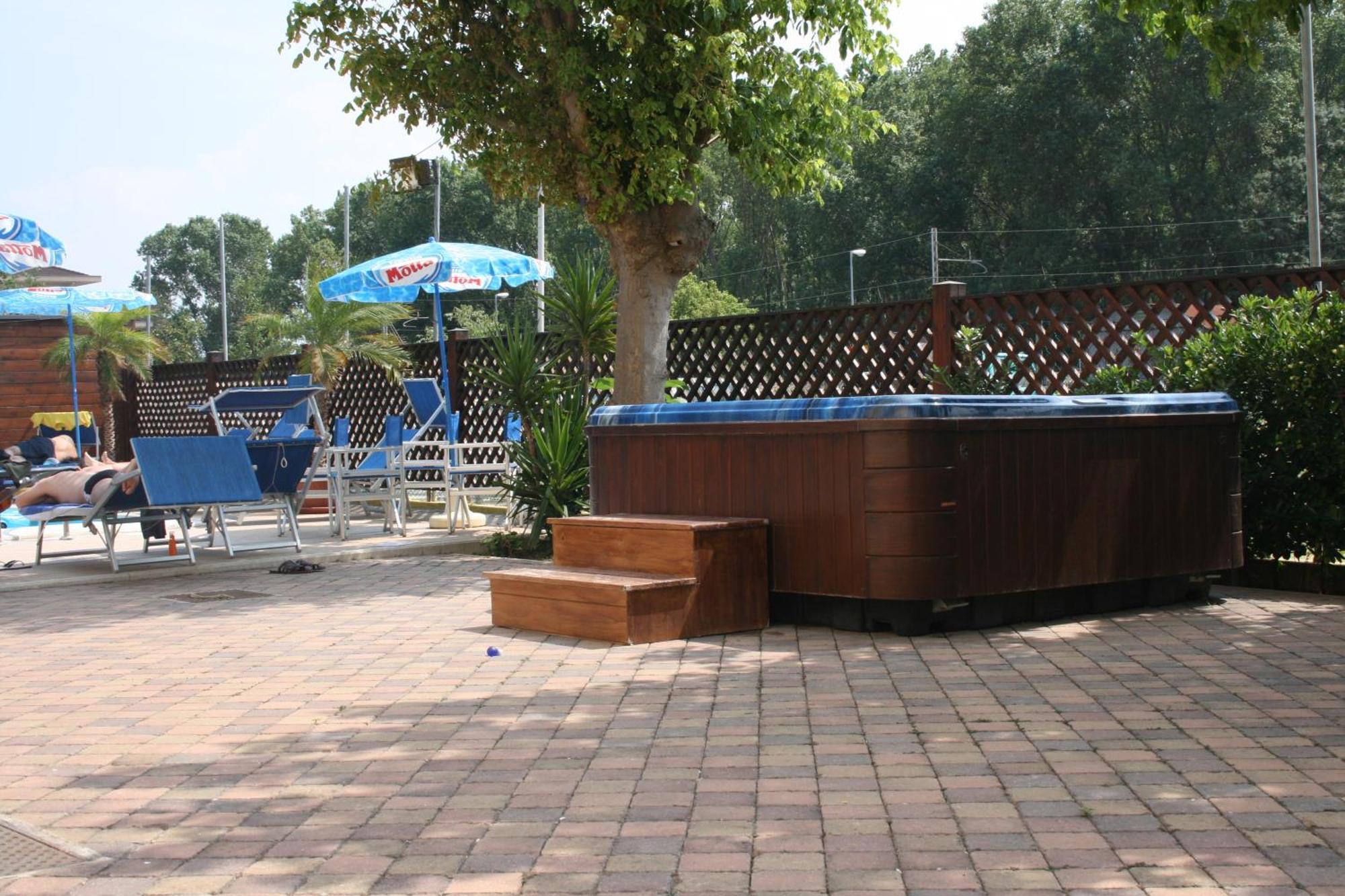 Hotel Viking Rimini Kültér fotó