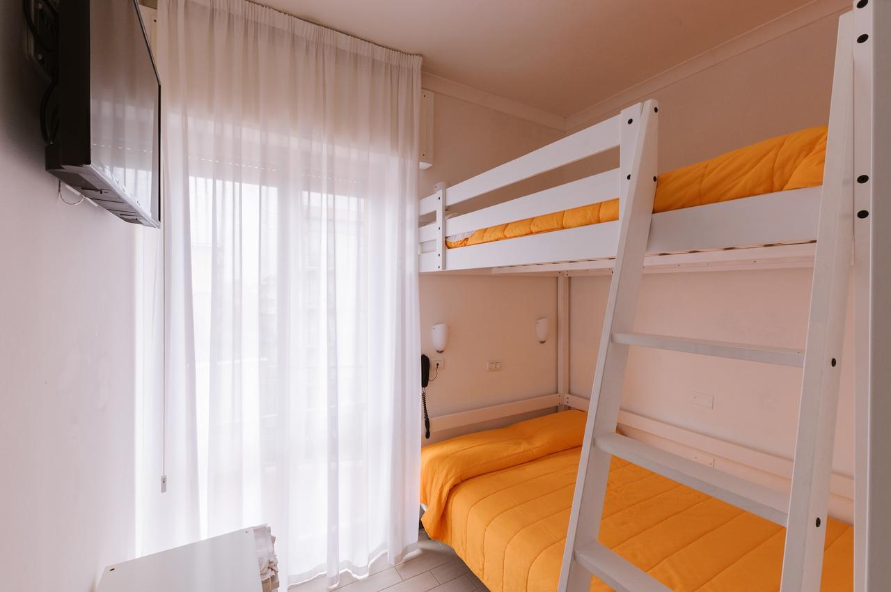 Hotel Viking Rimini Kültér fotó