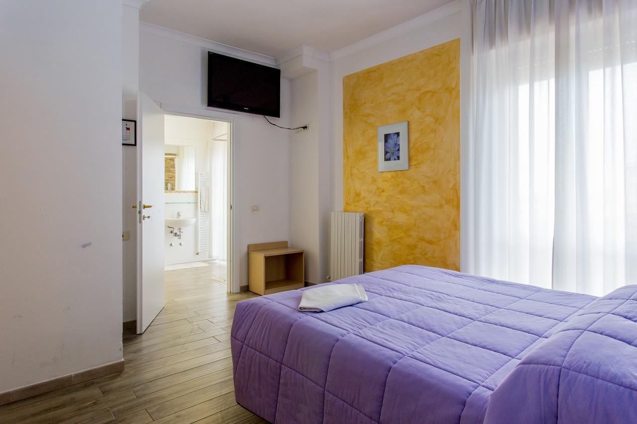 Hotel Viking Rimini Kültér fotó